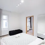 Neat Cozy Old Town Retreat W Queen Bed