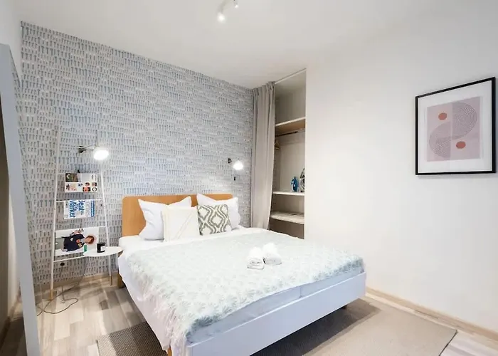 Neat Cozy Old Town Retreat W Queen Bed