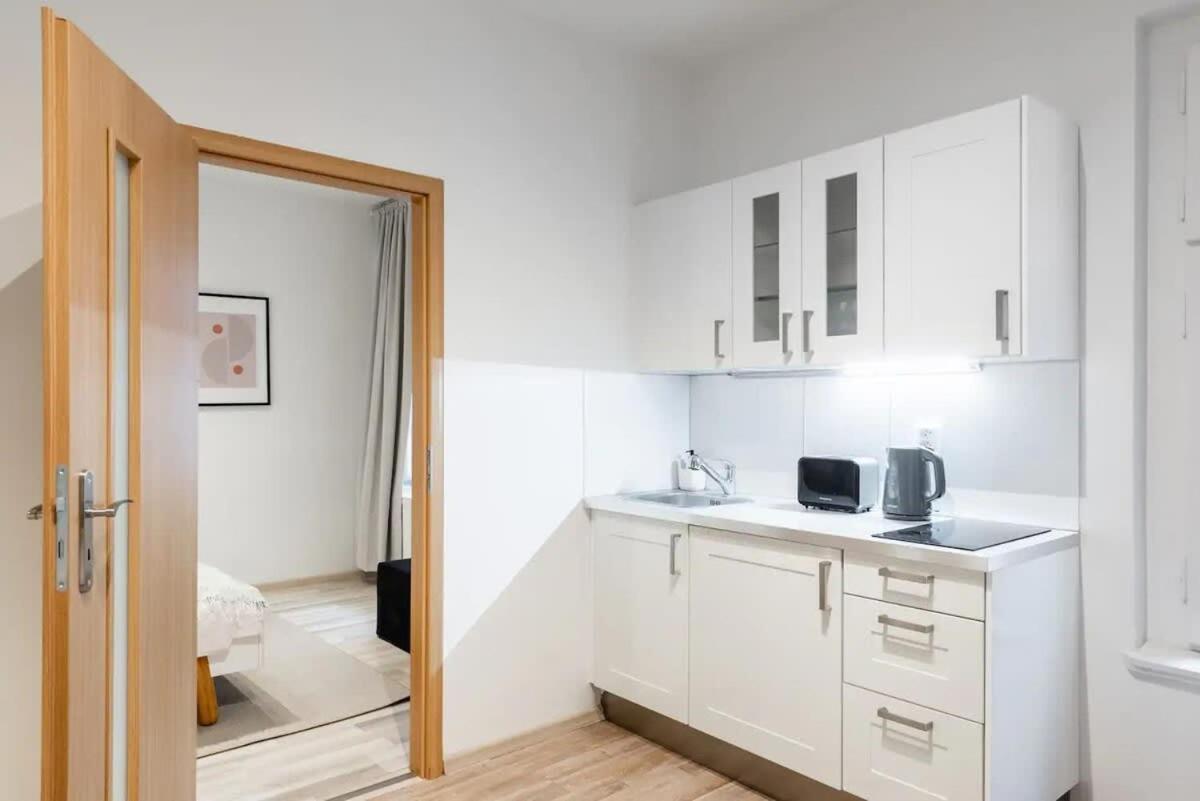 Neat Cozy Old Town Retreat W Queen Bed Appartamento *